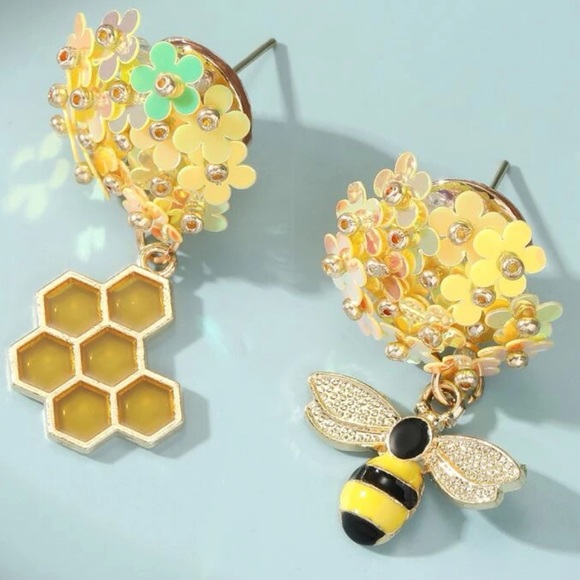 Flower Bee and Honeycomb Earrings - Picture 4 of 6